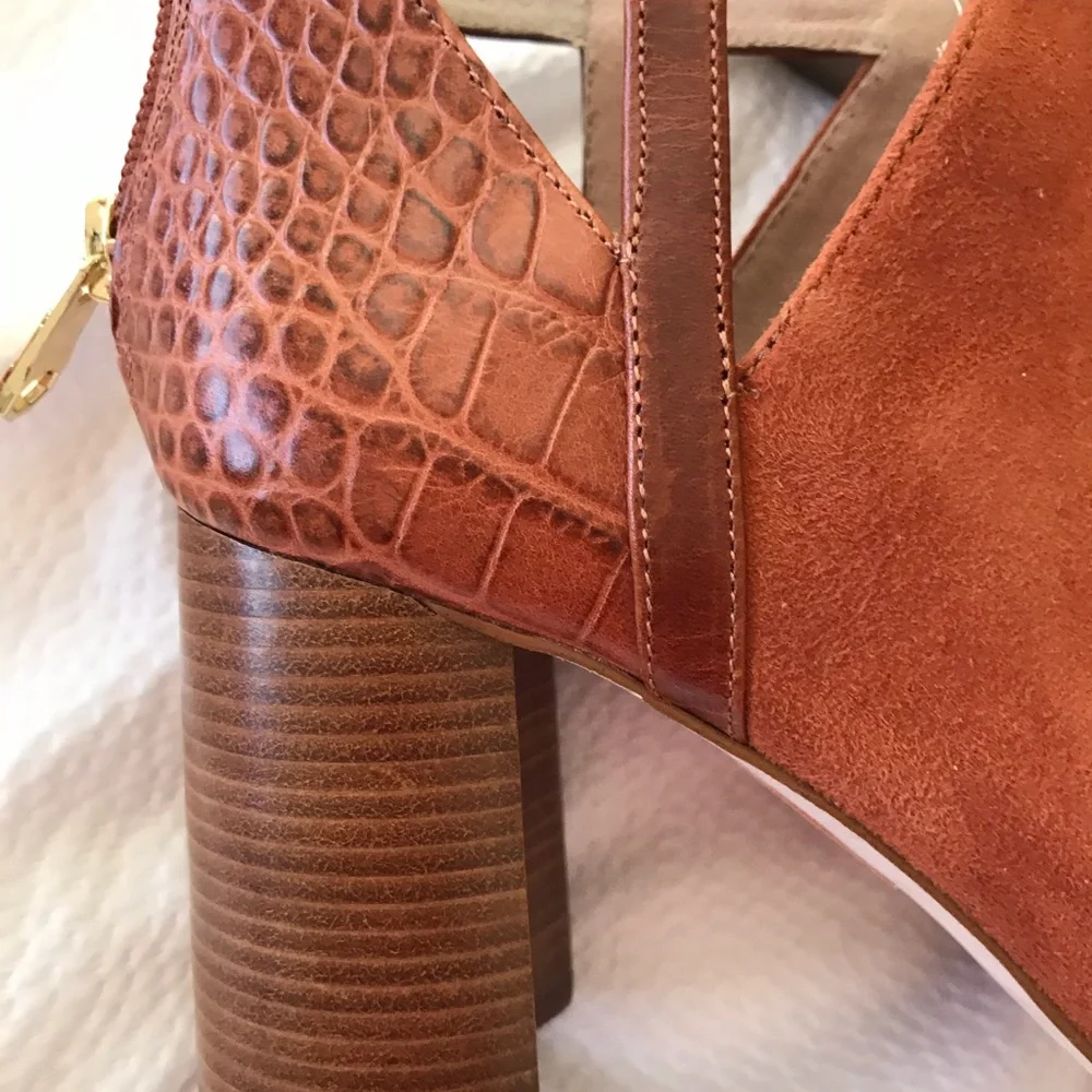 NEW Louise Camel ankle Italyan booties block heel open toe brown camel size 8.5